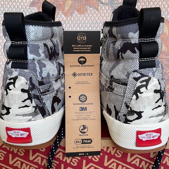 Vans WMNS Sk8-Hi Gore-Tex MTE
Arctic Camo Cloud
VN0A5111COI
Sneakers Boots - Picture 14 of 16